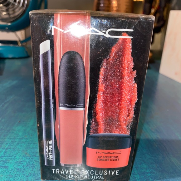 NWT MAC TRAVEL EXCLUSIVE LIP KIT - Picture 7 of 7